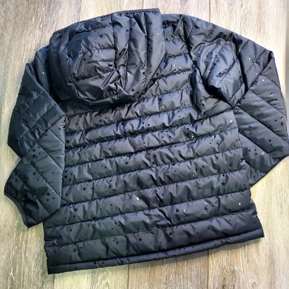 GAP gender neutral PrimaLoft  black on black stars puffer jacket Size 6-7 - Picture 2 of 10
